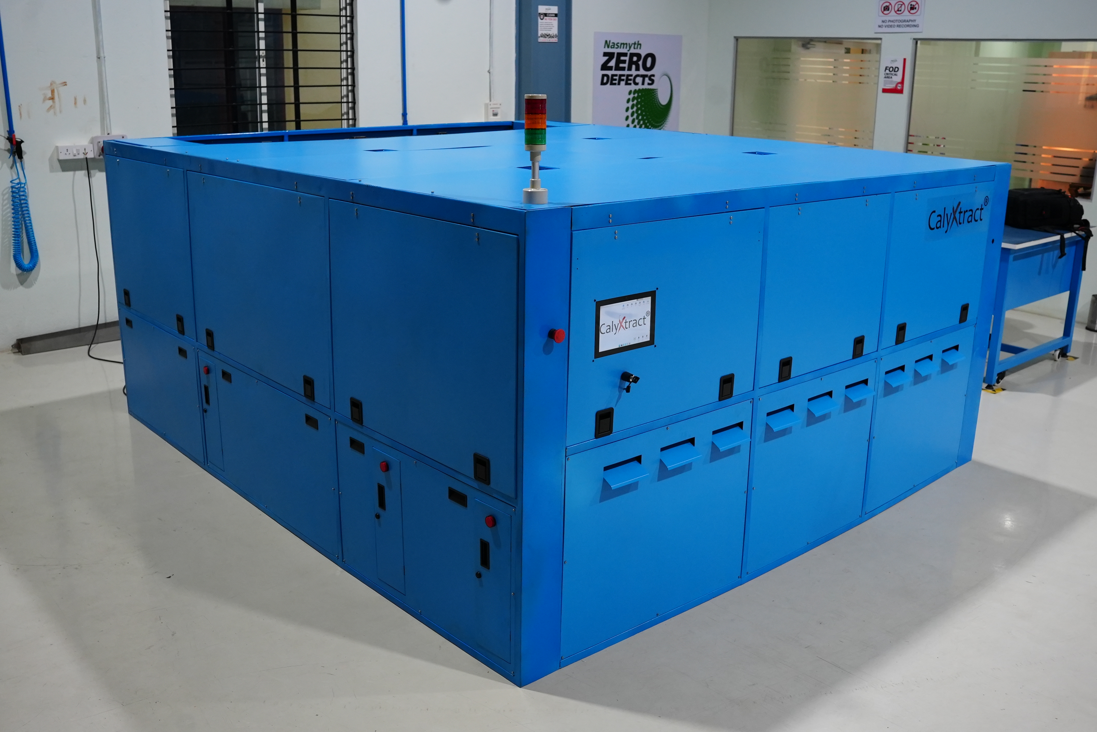 CalyXtract machine — front-angle view